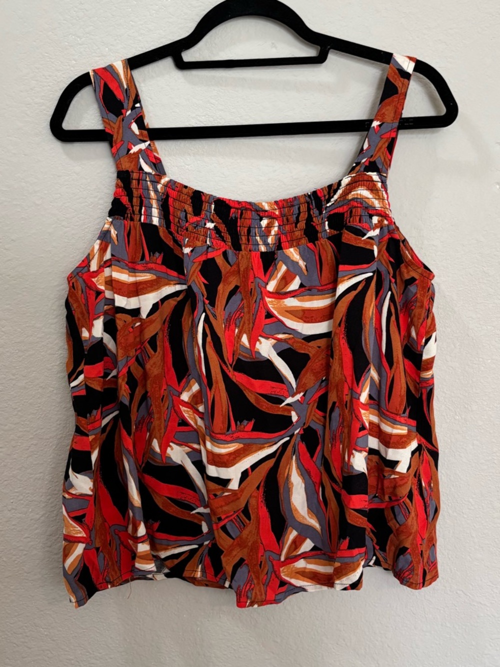 Evereve Multicolor Printed Smocked Sleeveless Blouse Size Large